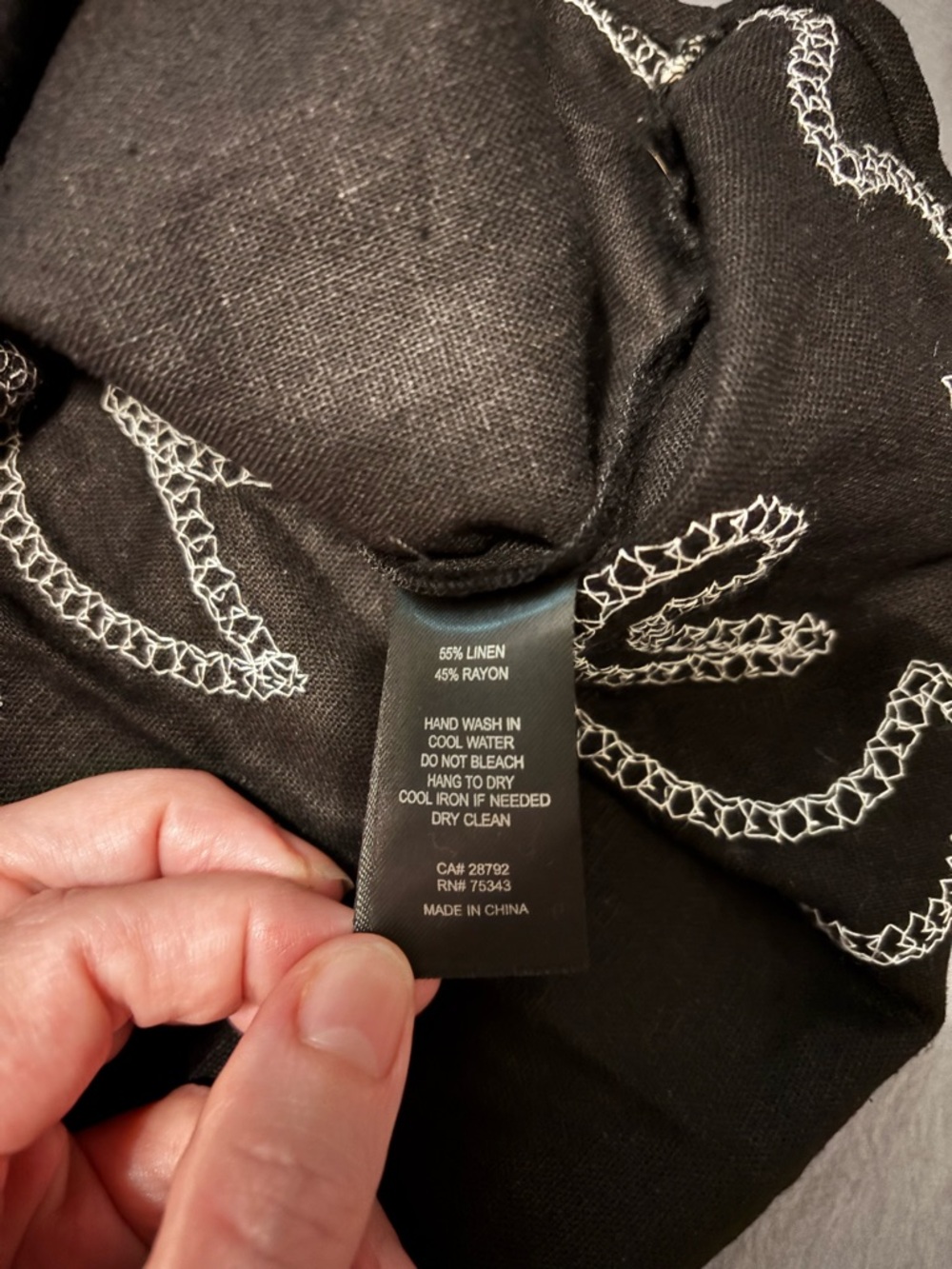 Linen Joie Black Tank Top with Cream Embroidery Size Small - Picture 4 of 8